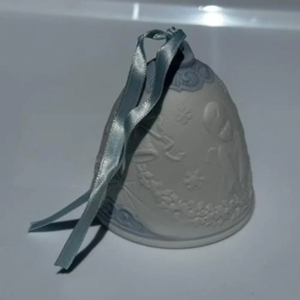 Lladro 2002 Christmas Bell Porcelain Ornament Angel Cherub Blue White Matte 3